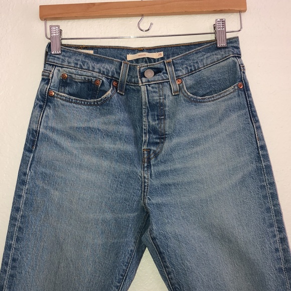 Levi’s jeans. Light wash. Color bright side. Tapered leg style - Picture 6 of 11